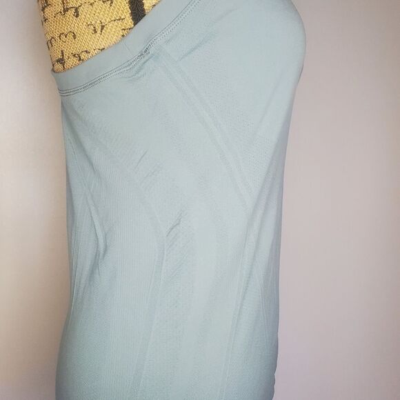 Lululemon Racerback Tank in Light Blue Size 8 - Picture 5 of 8